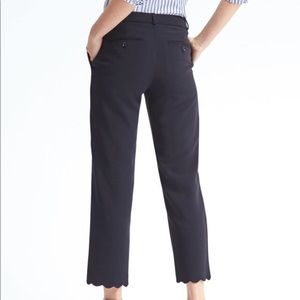 NWT Avery Straight-Fit Scallop-Hem Ankle Pant
